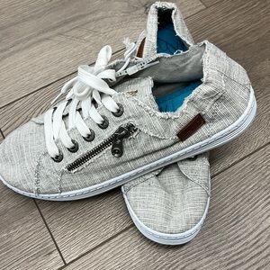 🥳HP🥳 Blowfish Pinstriped Lace Up Zipper Sneakers